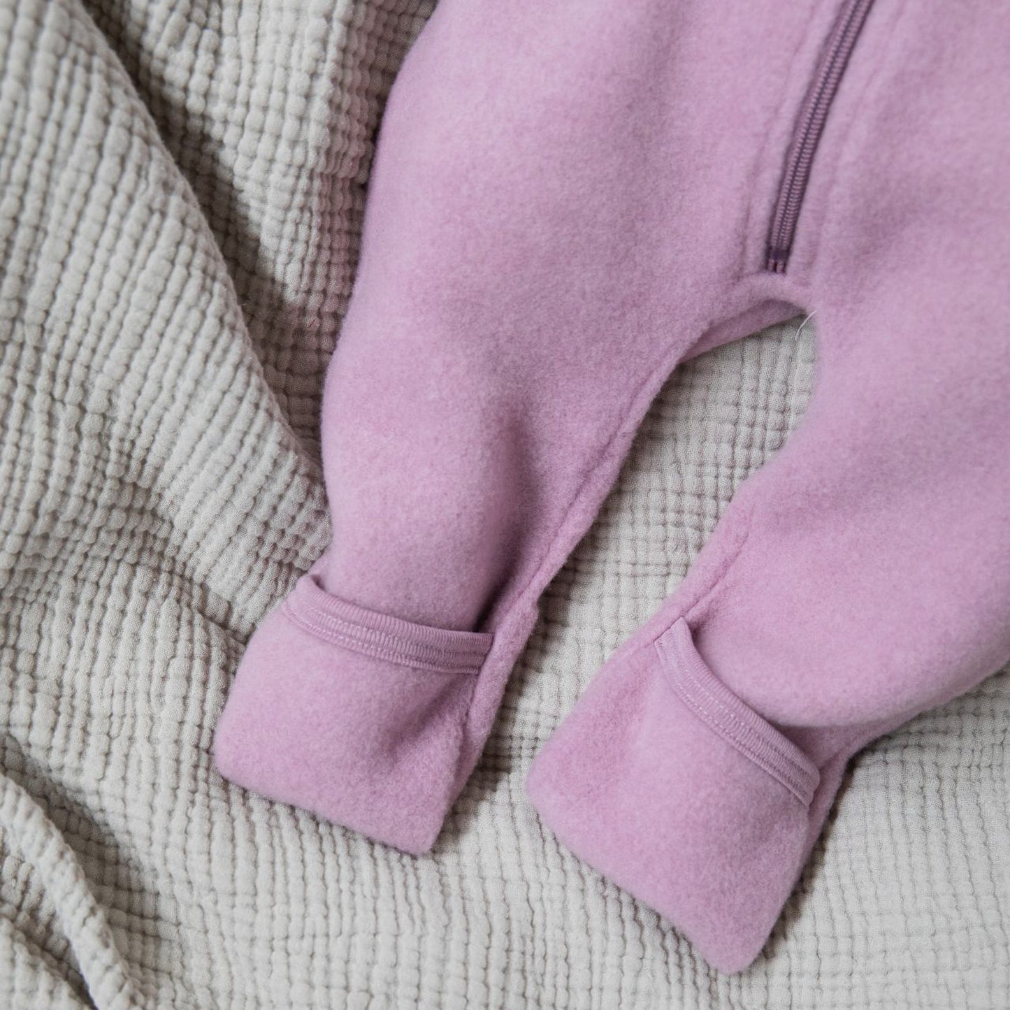 Salopette pour bébé/jeune enfant Engel avec boutons, polaire en laine : PRÉCOMMANDE