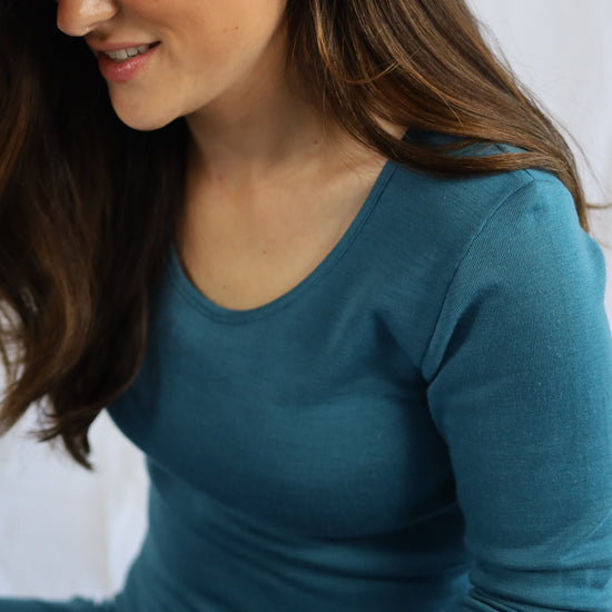 Hocosa Women's Long Sleeve Shirt Round Neck, Wool/Silk, Sea Blue