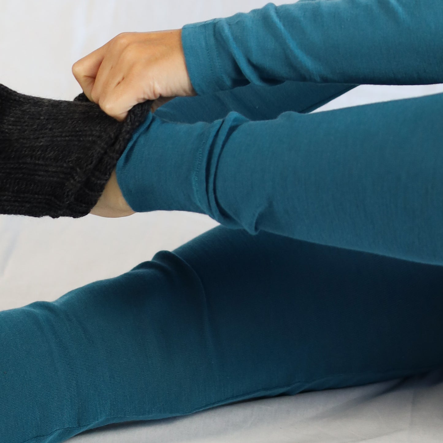 Hocosa Women Legging with Cuff, Wool/Silk, Sea Blue – Warmth and